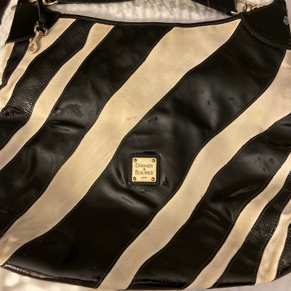 Authentic Dooney and Bourke handbag - Picture 1 of 3